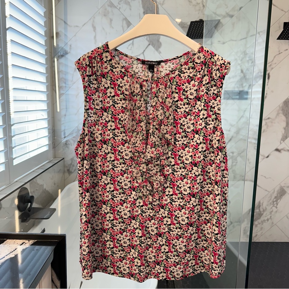 Roz & Ali Pink and White Sleeveless Blouse